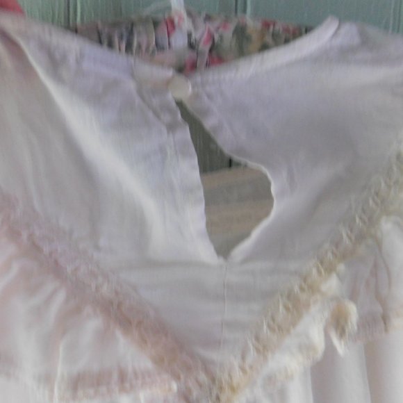 *PRICE FIRM* Vintage Lace Ruffle White Top - Picture 10 of 11